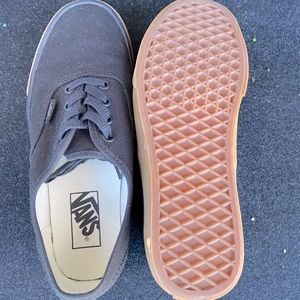 Women’s Vans all black NWOT size 7 1/2 (6 men’s)